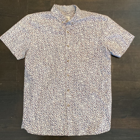 NWOT- men’s short sleeve RIP CURL button down shirt. Size L - Picture 1 of 11